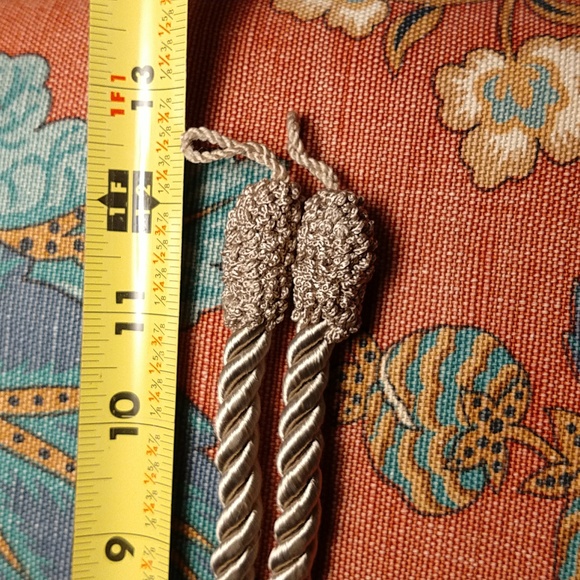 Set of 5 Satiny Tiebacks - Picture 3 of 6